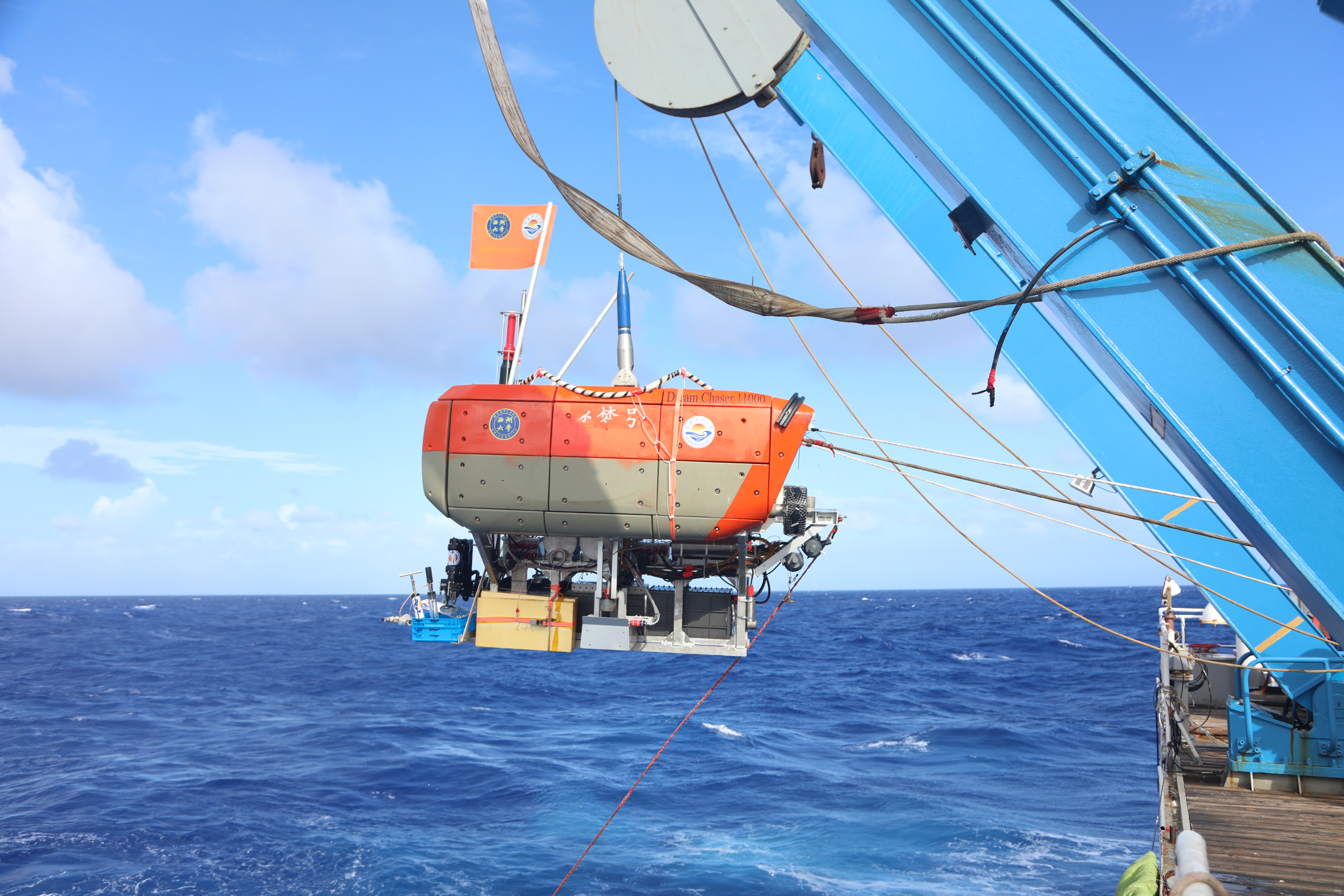 深渊中心逐梦号无人潜水器研制团队完成马里亚纳海沟航次
